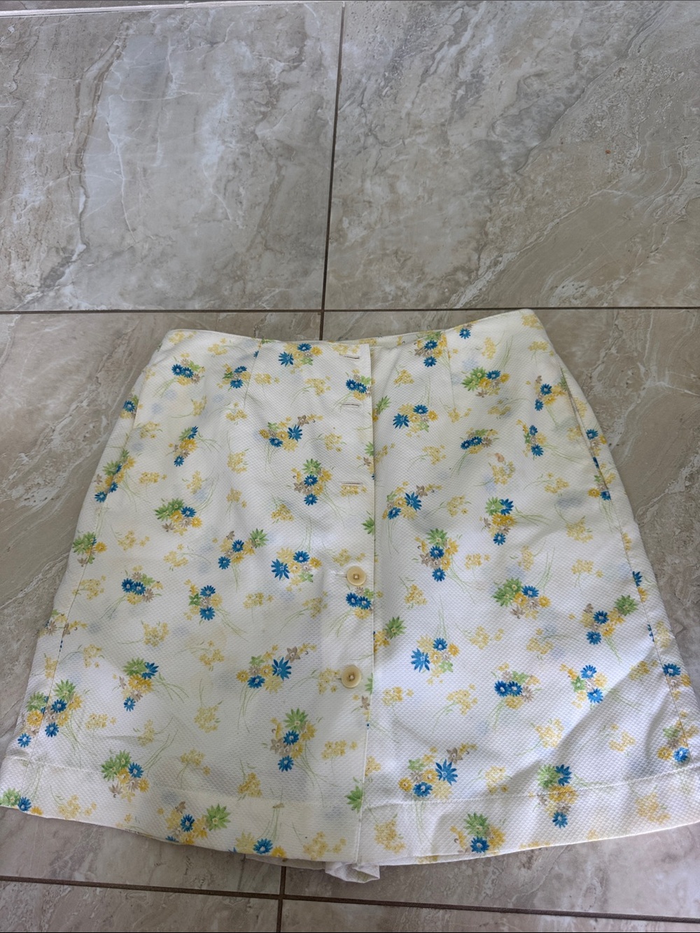 Liz Claiborne White A-Line shorts with Yellow & Blue Floral Print
